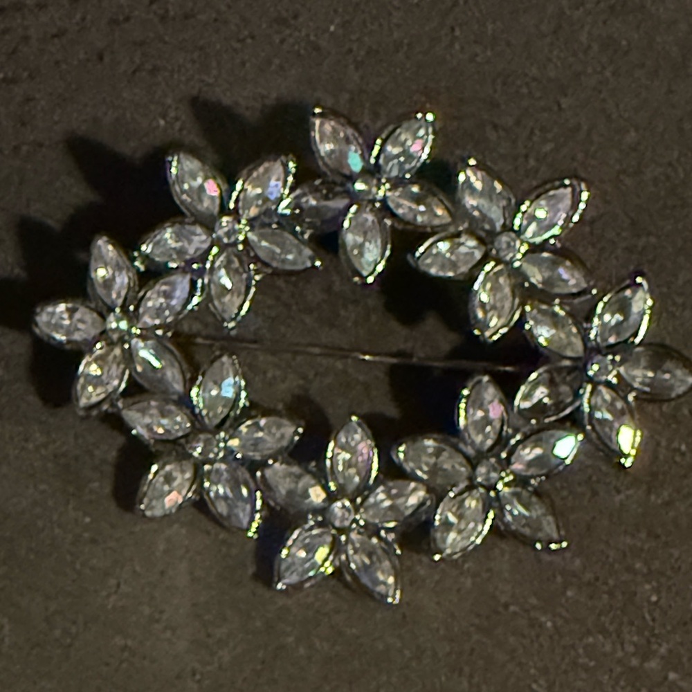 Elegant Silver Floral rhinestone Brooch